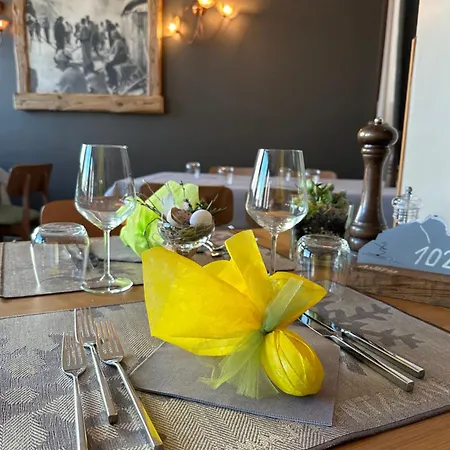 Astoria بيريوِل تْشيرفينيا